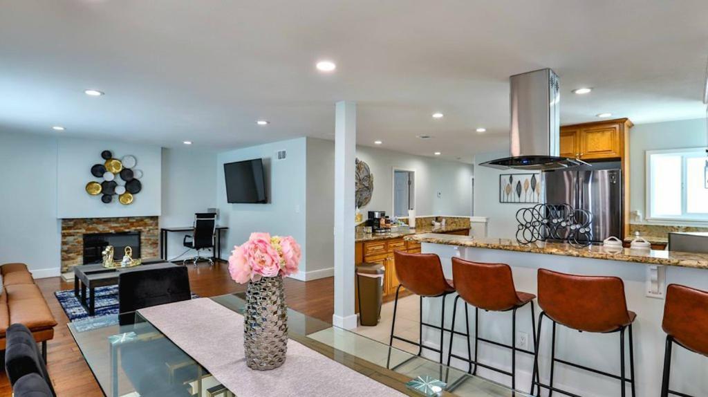 H&H Modern Lux 4Bd 1 King Suite 3 Queen Socal Disney Westminster Exterior photo