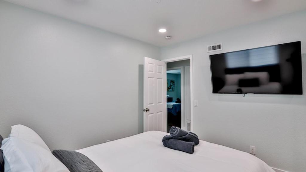 H&H Modern Lux 4Bd 1 King Suite 3 Queen Socal Disney Westminster Exterior photo