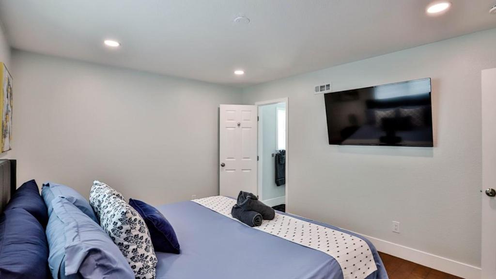 H&H Modern Lux 4Bd 1 King Suite 3 Queen Socal Disney Westminster Exterior photo