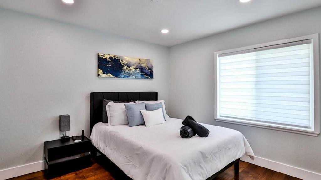 H&H Modern Lux 4Bd 1 King Suite 3 Queen Socal Disney Westminster Exterior photo