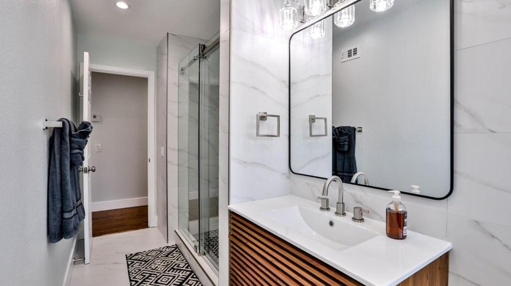 H&H Modern Lux 4Bd 1 King Suite 3 Queen Socal Disney Westminster Exterior photo