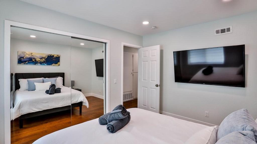 H&H Modern Lux 4Bd 1 King Suite 3 Queen Socal Disney Westminster Exterior photo