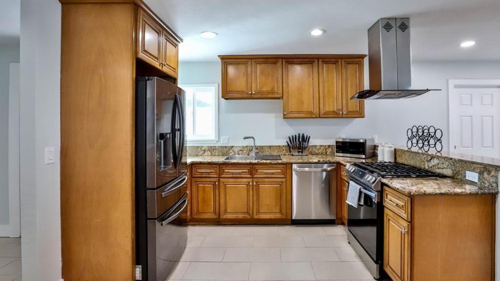 H&H Modern Lux 4Bd 1 King Suite 3 Queen Socal Disney Westminster Exterior photo