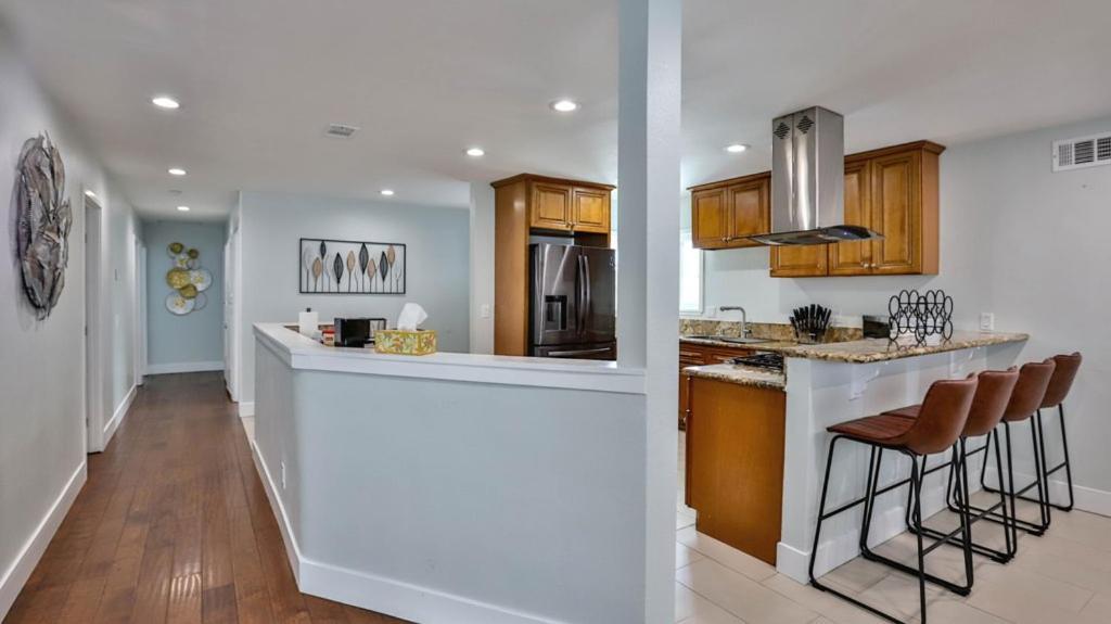 H&H Modern Lux 4Bd 1 King Suite 3 Queen Socal Disney Westminster Exterior photo