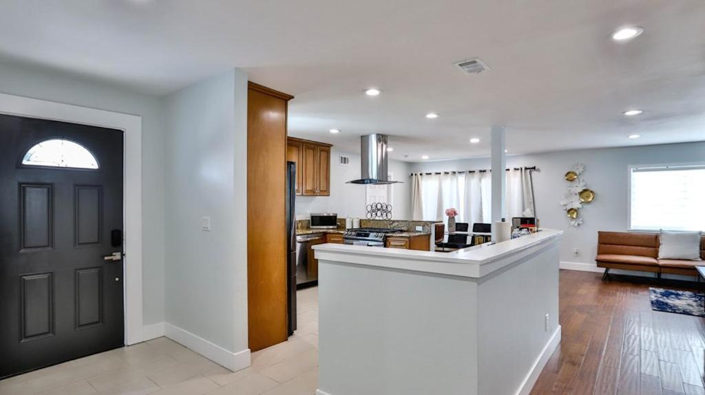 H&H Modern Lux 4Bd 1 King Suite 3 Queen Socal Disney Westminster Exterior photo